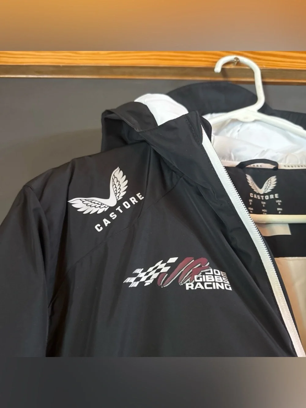 Castore Racing Puffer Jacket - Picture 2 of 8